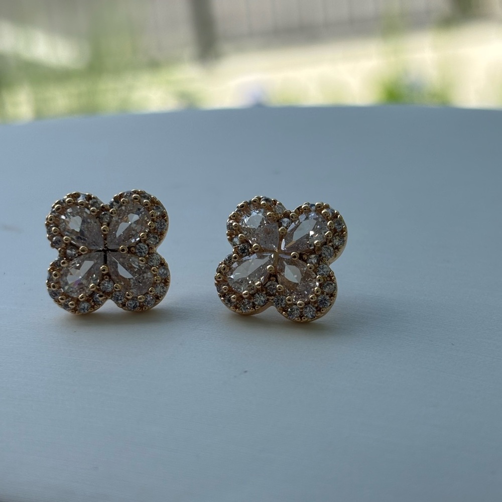 Elegant Gold and Silver Floral Earrings - Picture 3 of 3